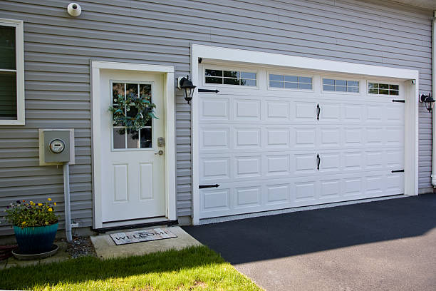24/7 Emergency Garage Door Panel Replacement experts in Clinton, IL